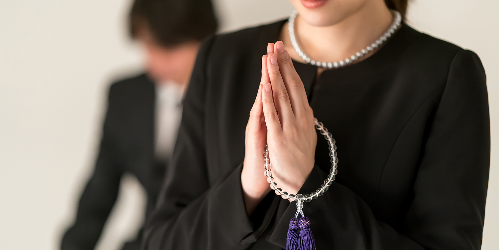 手を合わせている様子